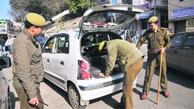 Ahead of the Republic Day celebrations, security personnel check vehicles@@in Jammu on Sunday.
