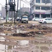 A view of land meant for parking infront of a market near Orient Cinema in Bhai Randhir Singh Nagar, Ludhiana.