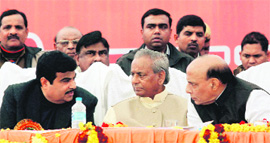 BJP president Nitin Gadkari (L), and former UP chief ministers Kalyan Singh and Rajnath Singh (R) interact during the Atal Shankhnad Rally in Lucknow on Monday.