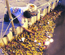 Religious ceremonies add to pollution of the Ganga. 