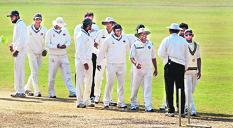 Mumbai players celebrate after qualifying for the final in New Delhi on Monday.