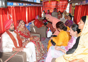 Groom Avneet Singh Sidhu, his bride Gurpreet Kaur and their relatives enjoyed a comfortable journey inside the customised bus.