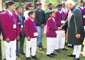 Ansari meets bravehearts: Vice-President Hamid Ansari interacts with the children who have been conferred the National Bravery Award 2012 during a meeting at his residence in New Delhi on Tuesday