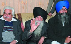Veteran marathon runner Fauja Singh (centre) speaks to media persons in Bathinda on Wednesday. Tribune photo: Pawan Sharma