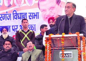 Chief Minister Vijay Bahuguna addresses a public meeting at Sitarganj on Wednesday.