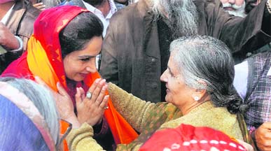 Bathinda MP Harsimrat Kaur Badal campaigns for SAD candidate Hardev Singh Dhanoa at Karbala in New Delhi on Thursday.
