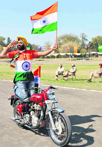 Punjab Police Head Constable Nishawar Singh dressed up in the Tricolour during the final rehearsal of the 64th Republic Day in Patiala on Friday. Tribune photo: Rajesh Sachar 