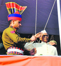 Governor Jagannath Pahadia salutes the National Flag at Faridabad. 