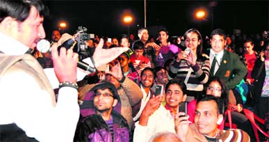 Folk actor-cum-singer Manoj Tiwari enthrals the audience in Haridwar on Monday.