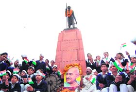 Schoolchildren pay tributes to Bapu on his death anniversary in Amritsar on Wednesday