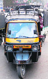 Auto-rickshaws stop anywhere to pick up passengers.