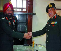 Lieutenant General NS Ghei (left), AVSM, took over the reins of the Chetak Corps from Lieutenant General Sanjeev Anand, AVSM, VSM.
