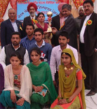 CPS Sarup Chand Singla awarding prizes to the students at the fest organised at Government ITI on Thursday.