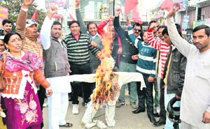 Activists of the Samajik Sena protest at Chandracharya Chowk in Haridwar on Thursday against beheading of Indian soldiers by the Pakistan army and Indias weak foreign policy. 