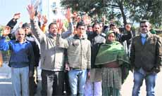 The wife of Chamel Singh, who died in a Pakistani prison, holds a protest along with villagers in Jammu.
