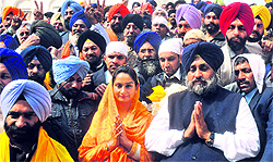 Accompanied by the newly elected DSGMC members, SAD president Sukhbir Singh Badal and his wife Harsimrat Kaur, Bathinda MP, offer prayers at Gurdwara Bangla Sahib in Delhi on Thursday