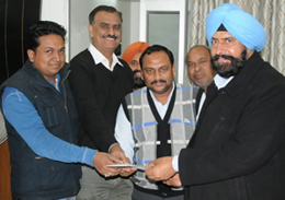 The tenants of the shops located in the affected area submit a memorandum of demands to Bathinda Mayor Baljit Singh Birbehman on Friday.