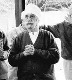 Sant Prakashs brother Manohar Singh during his cremation in Chandigarh on Friday.