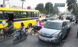       Patients and visitors to hospitals park their vehicles on the road on Bhagwan Mahavir Marg.