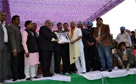 Members of the Jain Samaj honouring the dignitaries at the function held at Raman Mandi on Sunday.