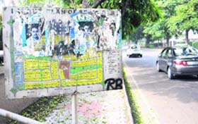 At the entrance to sector 9 from sector 8 road