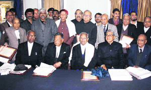 Advocates who have completed 50 years in the profession being felicitated by the Bar Association in Dehradun on Monday. 