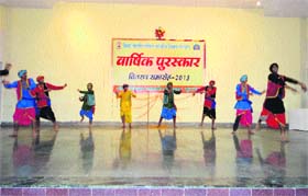 Students perform at the annual prize distribution function of Gita Niketan Avasiya Vidyalya (GNAV), Kurukshetra