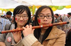 A Chinese student shows how to play the traditional Chinese flute