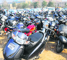 A view of chaotic parking outside the District Courts complex at Sector 43 in Chandigarh.