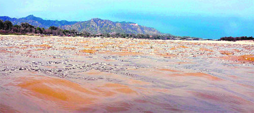 The water level in the Ganga increased in Haridwar on Wednesday due to incessant rain in the Garhwal region. 
