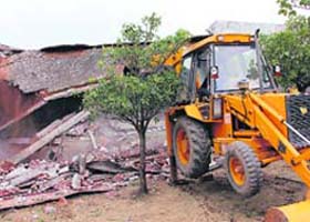 MC authorities carry out the demotion drive in Patiala on Wednesday