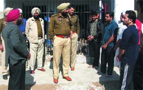 Fazilka SSP Amar Singh Chahal, ADC Charandev Singh Maan and SP (H) MK Sharma interact with inmates of the Fazilka sub-jail