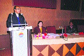 Dr MM Goel, Prof of Economics, Kurukshetra University, addresses students at Senate Hall of the university