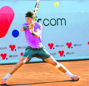 A day after he won a doubles match, Rafael Nadal overcame a slow start to beat Federico Delbonis 6-3 6-2 to advance to the third round of the Chilean Open in Vina del Mar on Wednesday.