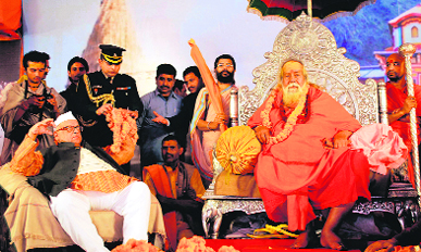 Governor Aziz Qureshi with Jagadguru Shankaracharya Swami Swarupanand Saraswati during the Allahabad Mahakumbh on Thursday.