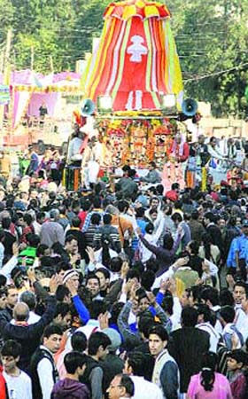 A large number of devotees take part in Bhagwan Jagannath Yatra in Jalandhar on Saturday
