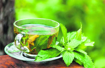 Green tea helps prevent tooth decay, high-blood pressure, heart diseases and some forms of cancer. Its antioxidants also eliminate free radicals thus arresting aging