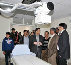 Chief Parliamentary Secretary Sarup Chand Singla (second from right) at the HealthStreet Hospital after its inauguration on Sunday.