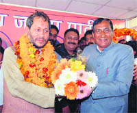 Teerath Rawat being welcomed by outgoing chief BS Chuphal at the party office in Dehradun on Sunday. 