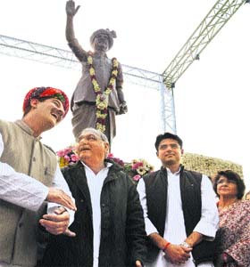 CM Bhupinder Singh Hooda (centre), Union Sports Minister Jitender Singh (left) and Union Minister of State for Corporate Affairs Sachin Pilot after the inauguration of a statue of former Union Minister Rajesh Pilot in Gurgaon on Sunday