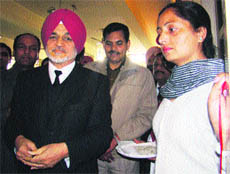 KK Singla (left), Chief Judicial Magistrate, Ludhiana, inaugurates a legal aid clinic at Community Policing Resource Centre in Ludhiana on Monday.
