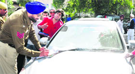 a police officer challans a traffic violator at Sector 10, Chandigarh,