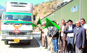 Chief Secretary Alok Kumar Jain flags off a refrigerated van for apple growers at Naugaon in Uttarkashi on Thursday
