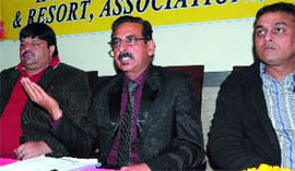 The office-bearers of the Punjab Hotel, Restaurants, Resorts and Marriage Palace Association, addressing mediapersons in Bathinda on Friday.