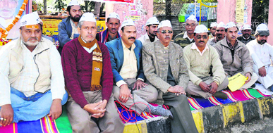 Aam Aadmi Party workers demand a CBI probe into the killing of RTI activist Jagdeesh Chauhan at Gobind Ballabh Pant Park in Haridwar on Friday.