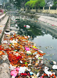De-silting of the Ranbir Canal is going on at a very slow pace.
