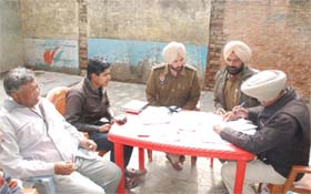 Arun Kumar, the son of the deceased (second from left), with SHO Jaspal Singh and other officials at the Kotwali police station in Bathinda on Sunday