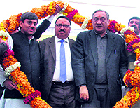Chief Minister Vijay Bahuguna being felicitated by the Uttaranchal Federation of Ministerial Services Association at a function in Dehradun on Sunday