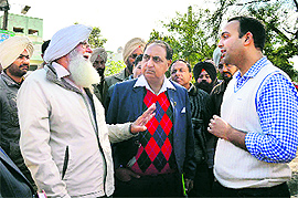A senior citizen argues with MC Additional Commissioner Sumit Jarangal in Ludhiana on Sunday