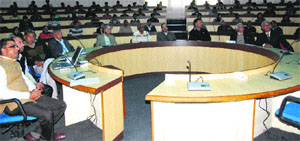 A cross-section of the audience attends a lecture at the NIT in Kurukshetra. 